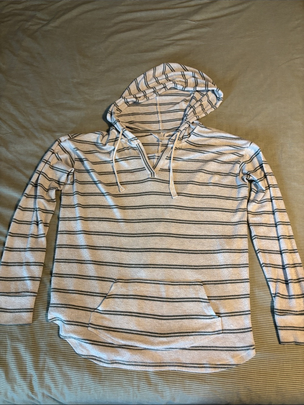 Market & Spruce Kallon Striped Hooded Pullover - White and Green